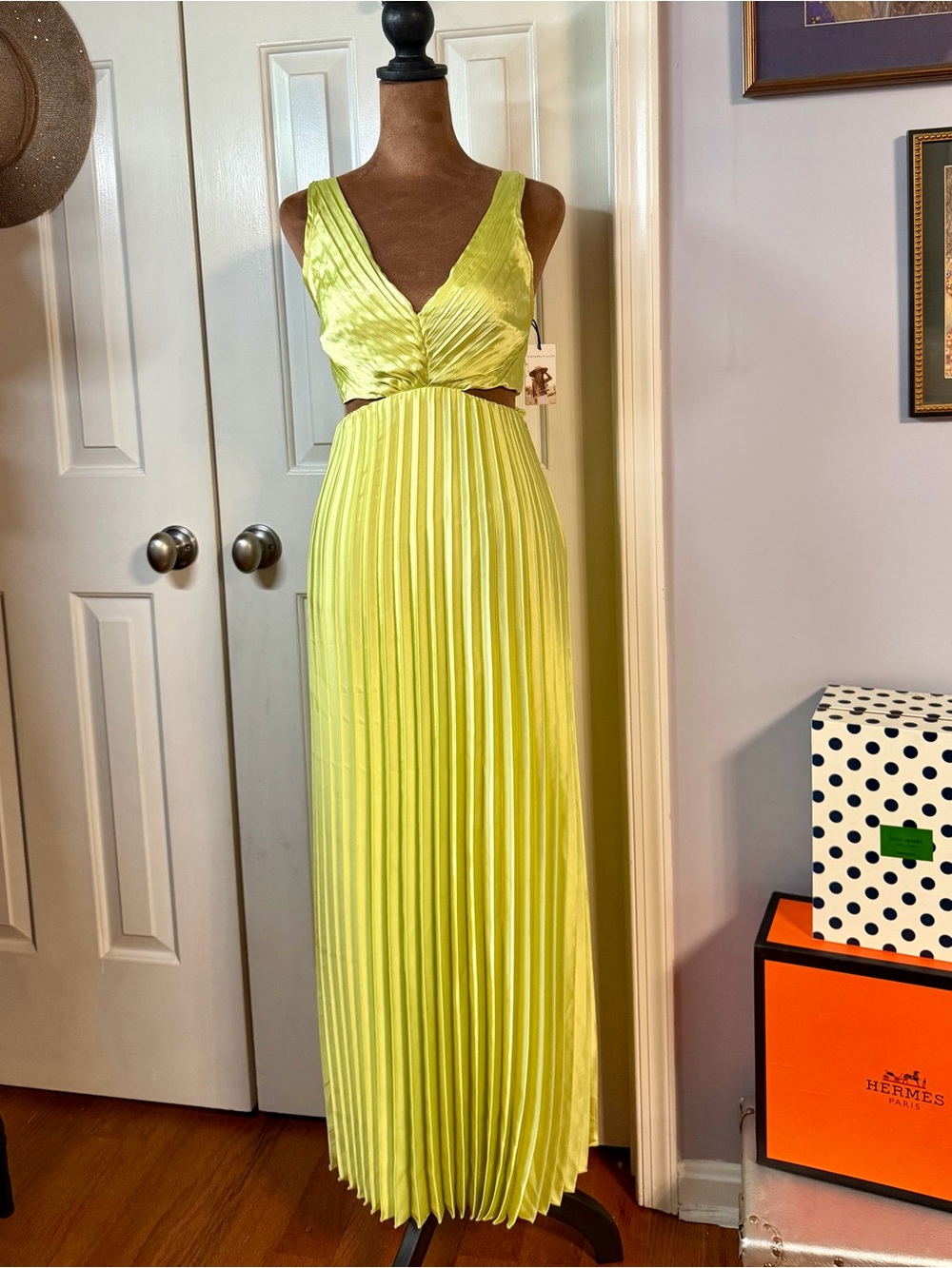 NWT Sincerely Jules Chartreuse Pleated Cutout Maxi Dress Size Small